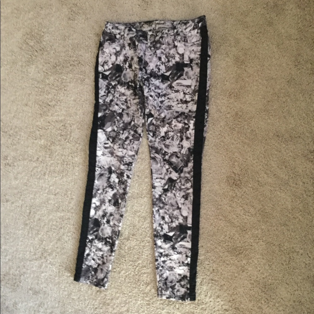 Decorative Pants With Black Vertical Stripes - Picture 3 of 8